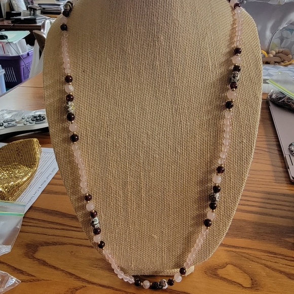 VINTAGE 1970"S GARNET/ROSE QUARTZ/CLOISONNE & GOLDTONE BEADED NECKLACE - Picture 4 of 8